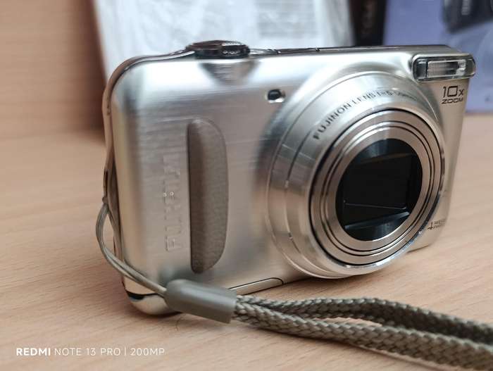 Fujifilm T300 - 14MP - 10x Zoom - Battery door a bit lose