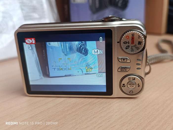 Fujifilm T300 - 14MP - 10x Zoom - Battery door a bit lose