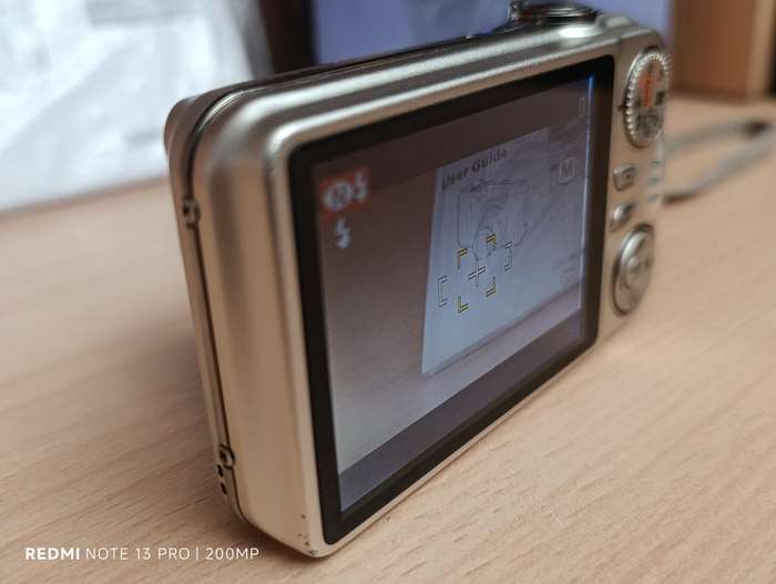 Fujifilm T300 - 14MP - 10x Zoom - Battery door a bit lose