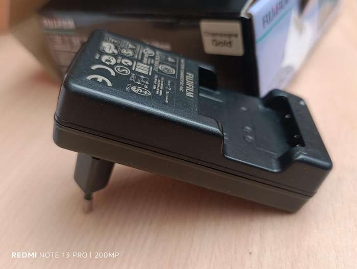 Fujifilm T300 - 14MP - 10x Zoom - Battery door a bit lose