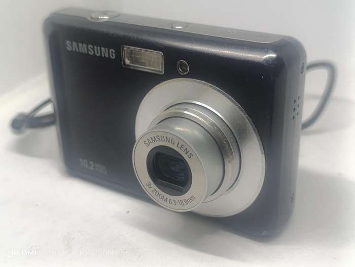 Samsung ES15 - 10.2MP - 3x Zoom - Digital Camera