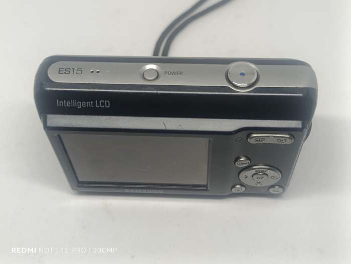 Samsung ES15 - 10.2MP - 3x Zoom - Digital Camera