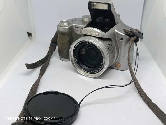 Panasonic Lumix DMC FZ7 - 6MP - 12x Zoom - Digital Camera