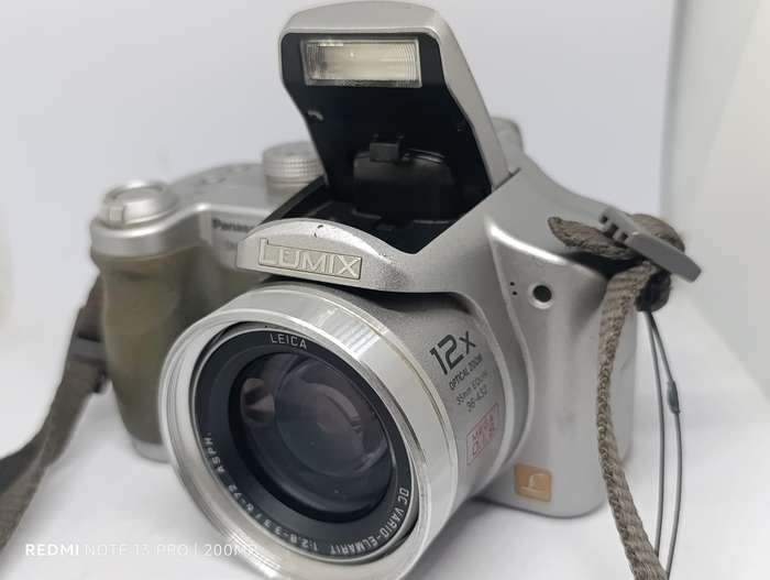 Panasonic Lumix DMC FZ7 - 6MP - 12x Zoom - Digital Camera