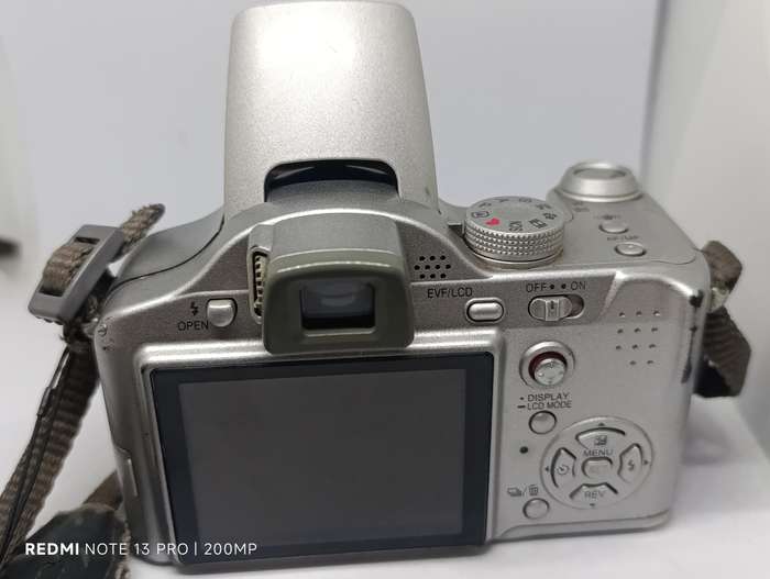 Panasonic Lumix DMC FZ7 - 6MP - 12x Zoom - Digital Camera