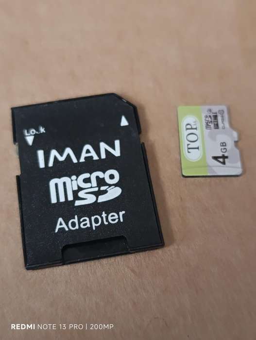 4GB Top AA Micro SDHC + Adapter