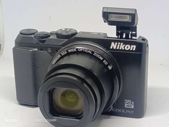 Nikon Coolpix A900 - 20MP - 35x Zoom - Digital Camera
