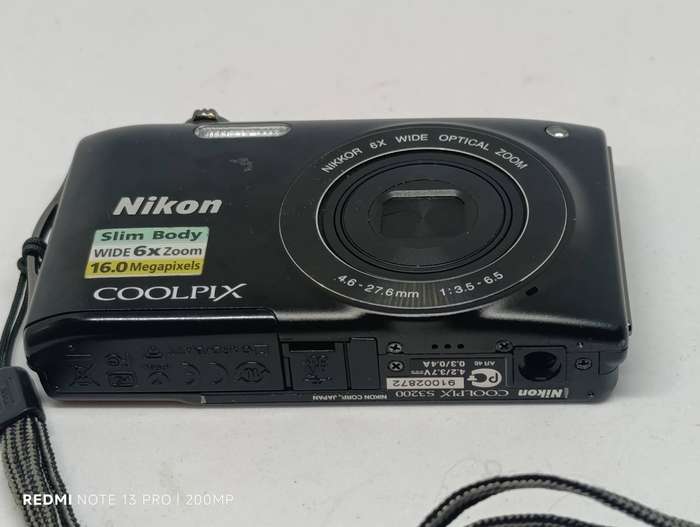 Nikon Coolpix S3200 - 16MP - 6x Zoom - Digital Camera