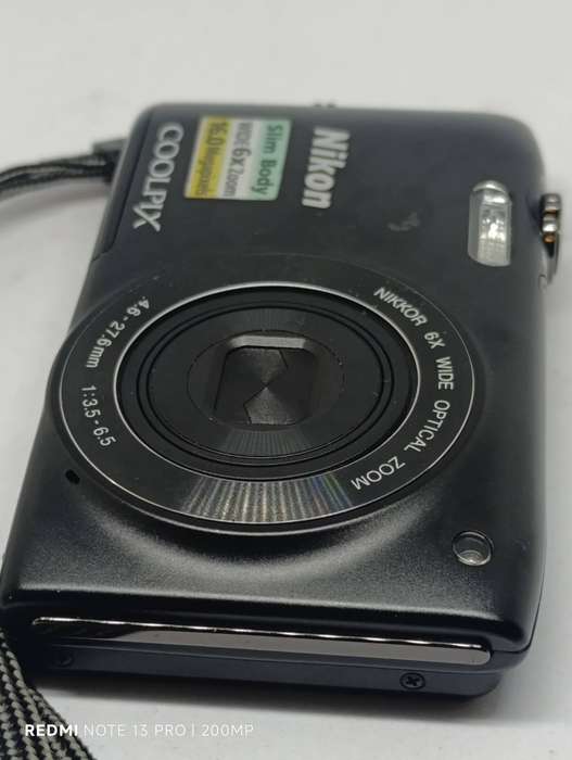 Nikon Coolpix S3200 - 16MP - 6x Zoom - Digital Camera