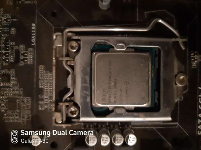 Motherboards with CPUs Lot, GeForce 8800GT, and Faulty HP Compaq 8200 Elite SFF  (OFFERS WELCOMED)