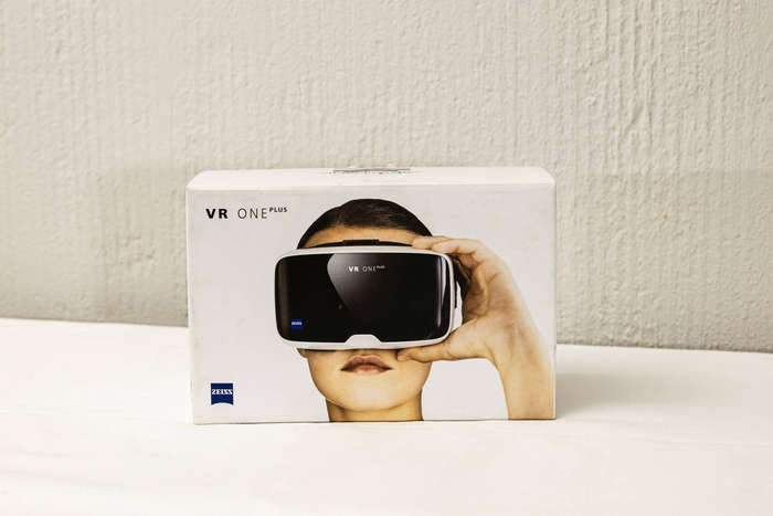 NEW!! Zeiss VR One Plus Virtual Reality Smartphone Headset
