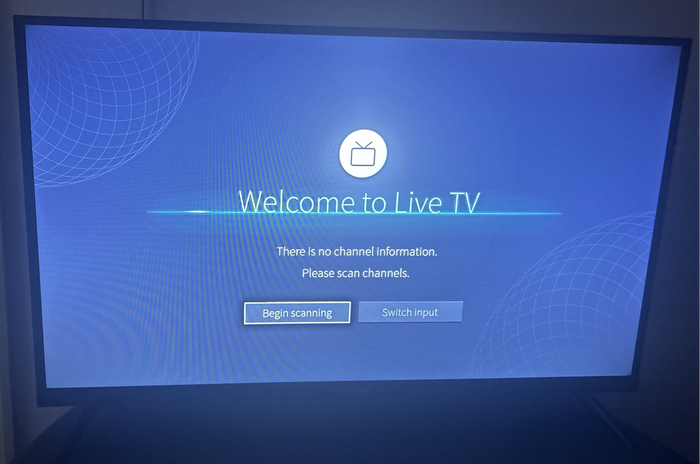 Like New - Hisense 32" HD Smart TV