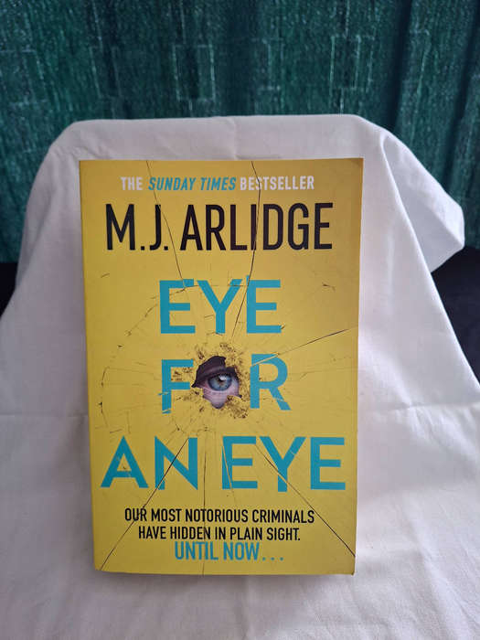 M.J. Arlidge Eye for an Eye