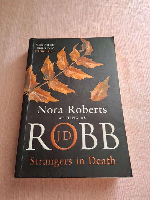 J.D Robb Strangers in Death