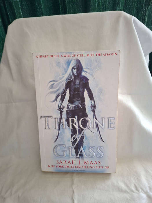 Sarah J. Mass Throne of Glass