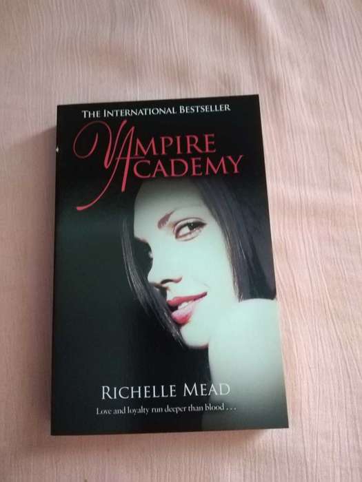 Vampire Academy Collection box set of 3 Richelle Mead