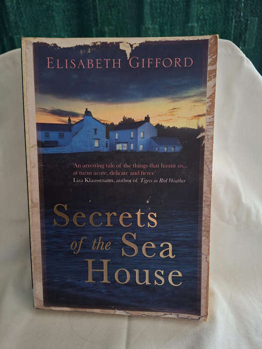 Elisabeth Gifford Secrets of the Sea House