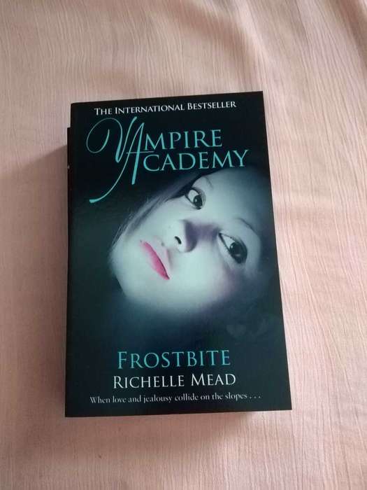 Vampire Academy Collection box set of 3 Richelle Mead