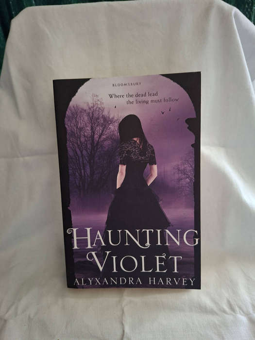Alyxandra Harvey Haunting Violet