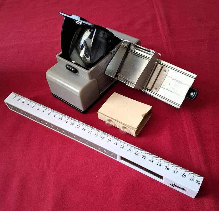 Vintage Romance Auto- Daybrite Viewer Automatic fingertip action slide changer