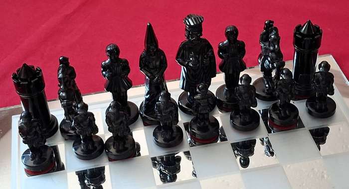Vintage Homas Chess set Ivora (1970) original box (Faux snakeskin) and packaging