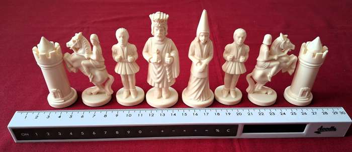 Vintage Homas Chess set Ivora (1970) original box (Faux snakeskin) and packaging