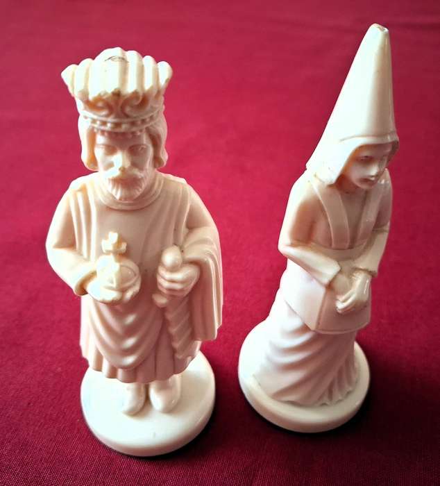 Vintage Homas Chess set Ivora (1970) original box (Faux snakeskin) and packaging