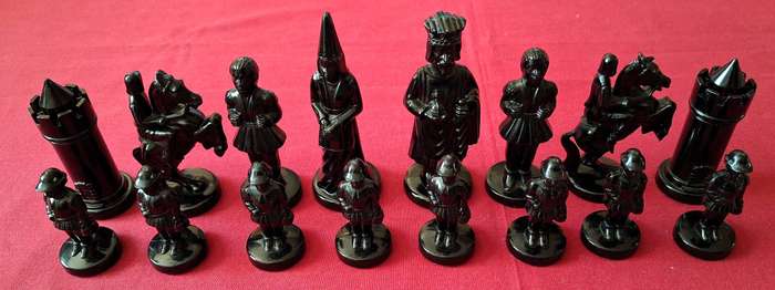 Vintage Homas Chess set Ivora (1970) original box (Faux snakeskin) and packaging
