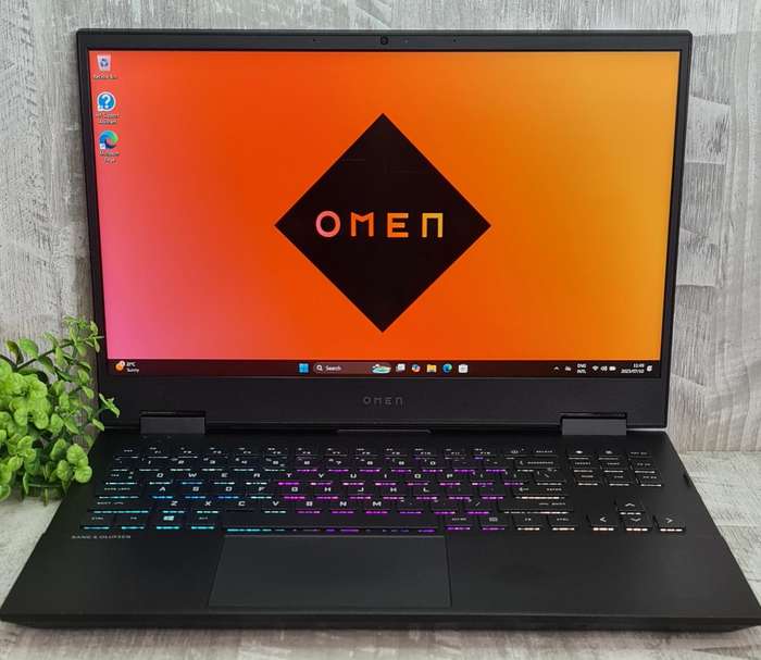 HP Omen 15 Core i7 10870H RTX 3070 8GB GDDR6 16GB DDR4 RAM 1TB Nvme SSD Gaming Laptop