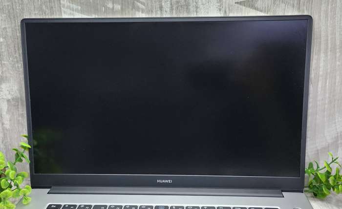 Huawei Core i5 11th Gen with Intel Iris Xe Graphics 8GB 3733MHz Ram 240GB Nvme 15.6'' 1080P Display