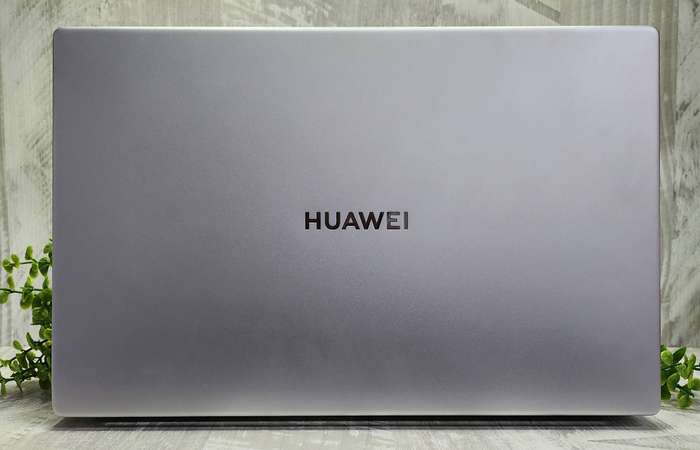 Huawei Core i5 11th Gen with Intel Iris Xe Graphics 8GB 3733MHz Ram 240GB Nvme 15.6'' 1080P Display