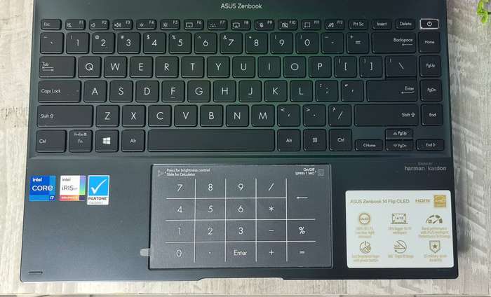 Asus Zenbook Flip Touchscreen 3k OLED Display Core i7 16GB 4267MT/s RAM 512GB Nvme SSD Laptop