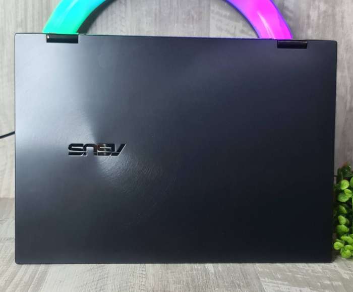 Asus Zenbook Flip Touchscreen 3k OLED Display Core i7 16GB 4267MT/s RAM 512GB Nvme SSD Laptop