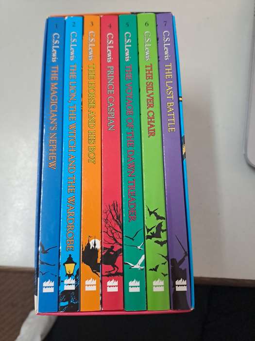 THE CHRONICLES OF NARNIA. By C S LEWIS