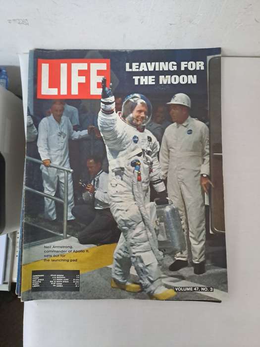 VINTAGE MOON LANDING LIFE MAGAZINES