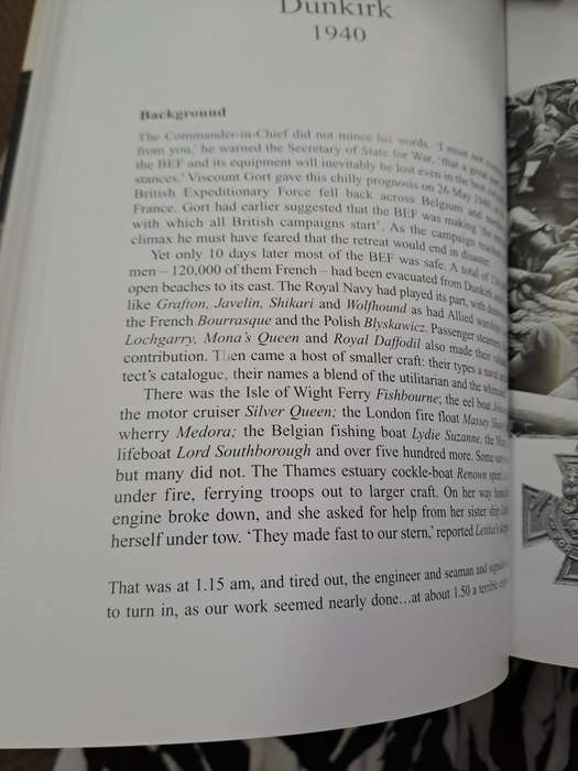 BRITAIN AT WAR. By Richard Holmes