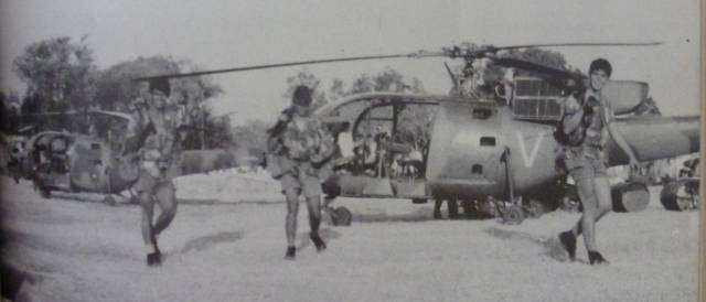FIREFORCE. ONE MAN'S WAR IN THE RHODESIAN LIGHT INFANTRY. By Chris Cocks