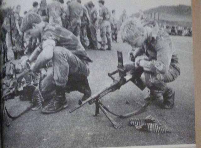 FIREFORCE. ONE MAN'S WAR IN THE RHODESIAN LIGHT INFANTRY. By Chris Cocks