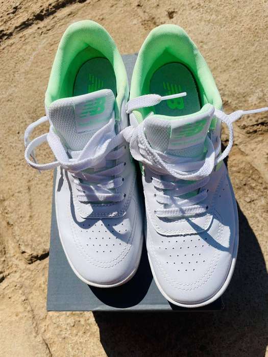 NIKE AND NEW BALANCE SHOES FOR LADIES SIZE 6