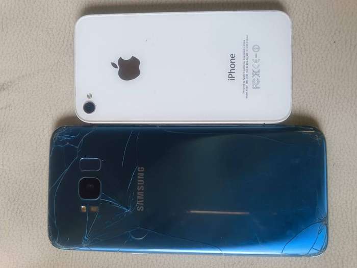 SAMSUNG S8 & iPhone 4