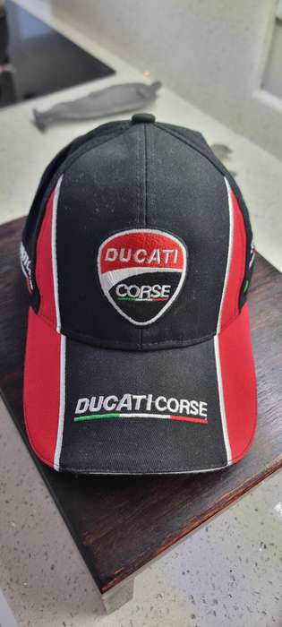 Ducati Hat black