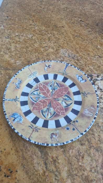 Huge 31 cm Lost City Sun City Presentation/ Serving Plate with Stunning Design! Excellent condition!