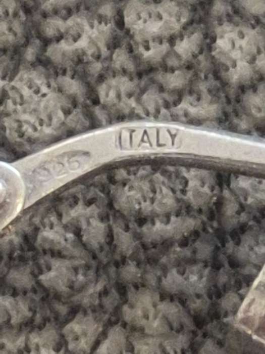 Italy 925 Hoop Single Earring. 1.5 gram Sterling Silver. Perfect condition.