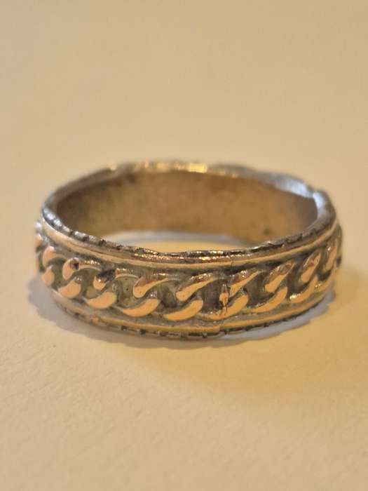 Hand finished chain design smooth irregular edge man ring. Comfort fit.