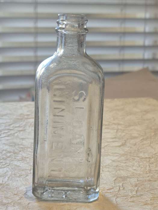 Sloan's Liniment Embossed Bottle. Excellent condition.