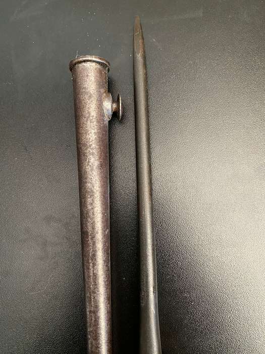NO 4 MK2 SPIKE BAYONET BY SINGER-COMES WITH METAL SCABBARD