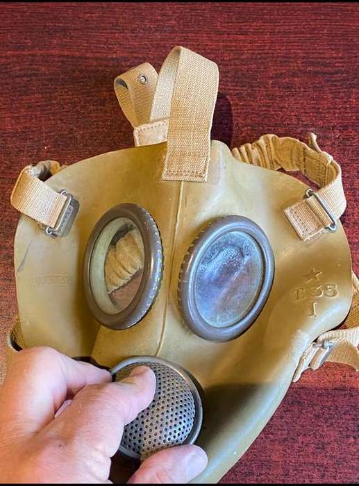 ITALIAN WW2 GAS MASK-IN GOOD CONDITION