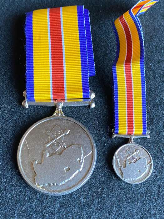 MK APLA SOUTH AFRICA SERVICE MEDAL/ FULL SIZE + MINIATURE