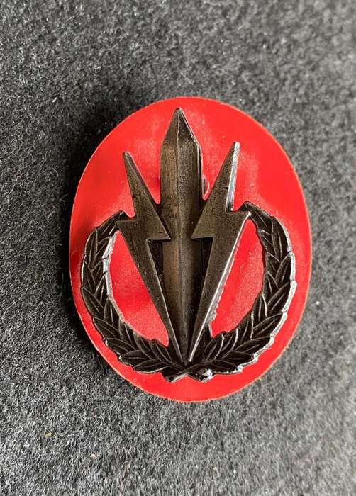 4 SA INFANTRY BERET BADGE-WORN 1984-2003- 2 X SCREW LUGS