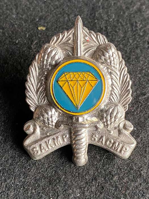SACMP NORTH CAPE COMAND CAP BADGE-MID 1980'S-2003- 2 X SCREW LUGS
